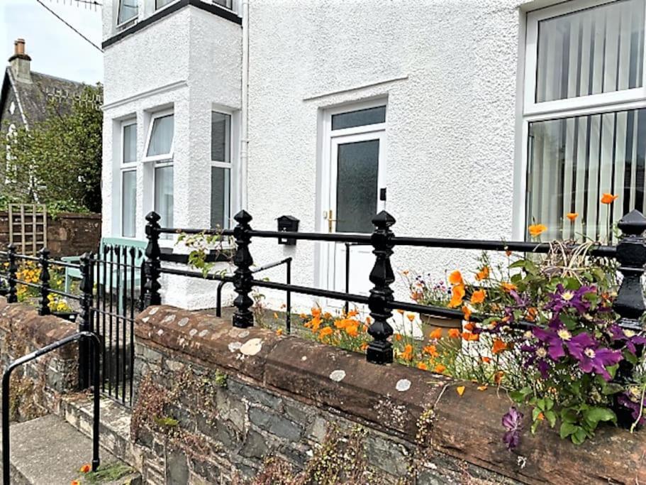 St John'S Flat Spacious Accomodation Dalry  Exterior foto